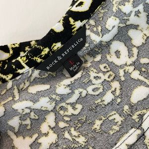 Large Women’s Rock & Republic Blouse Black yellow and white.